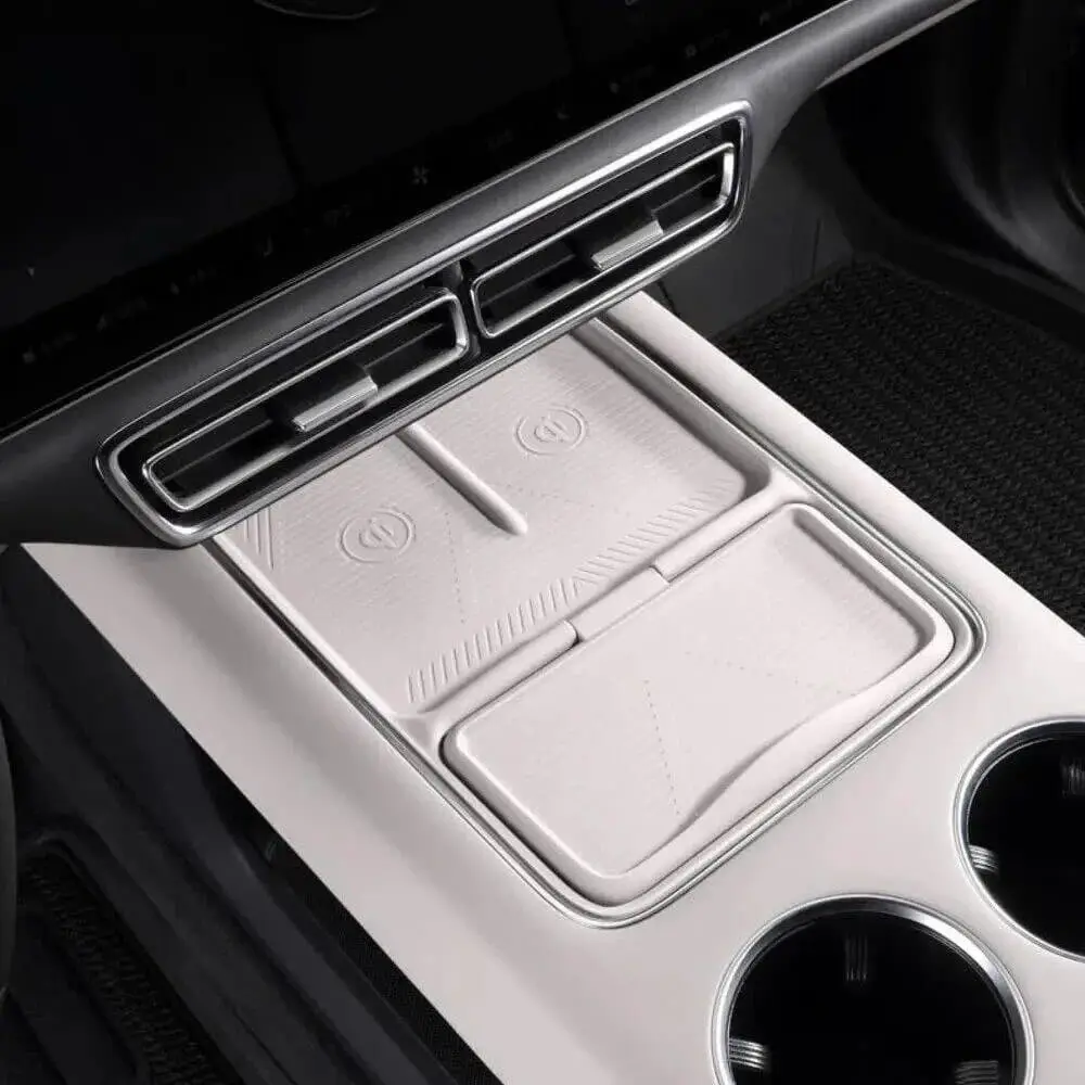 Силиконовая вставка на центральную консоль для беспроводной зарядки Lixiang L6,L7,L8,L9, Белого цвета, до рест 2023