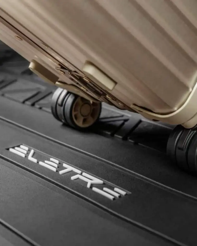 Оригинальный полик, коврик в багажник Lotus Electro