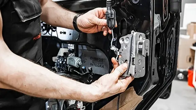 Доводжувачі дверей у Києві: ціни, моделі, де купити (авто присоски)